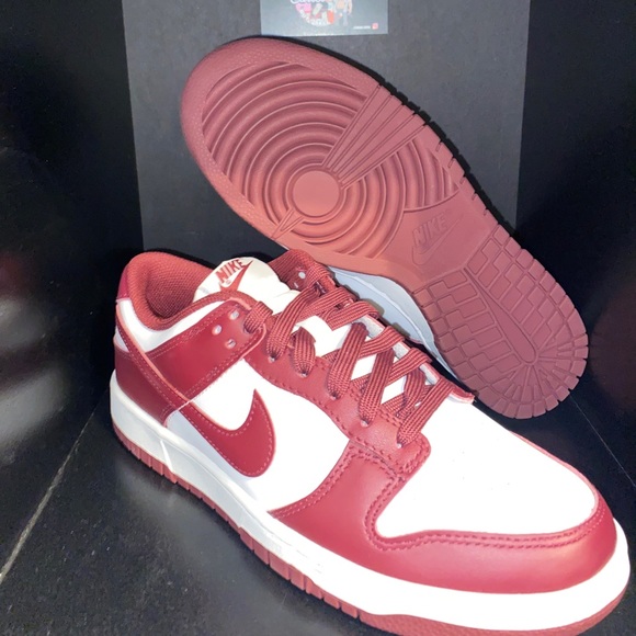 Nike dunk low burgundy